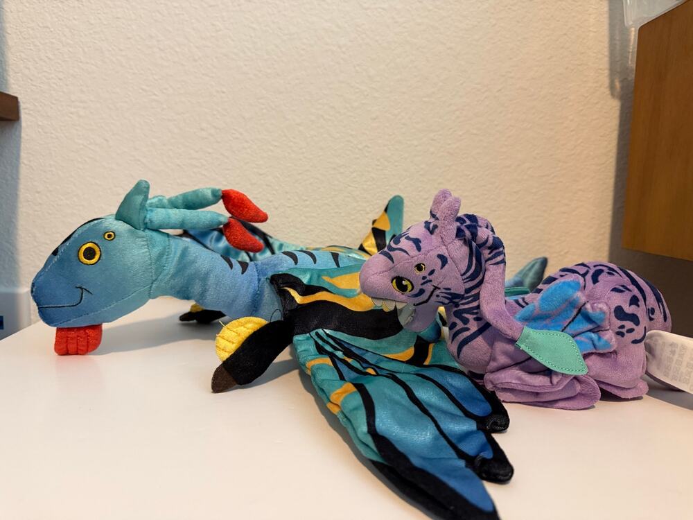 Disney Parks Avatar Blue Yellow 21'' & Magnetic Shoulder Pal Purple Banshee